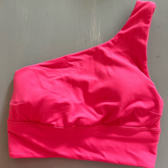 lululemon pink lululemon Align™ Asymmetrical Bra
Light Support, A/B Cup size 4 - Picture 1 of 2